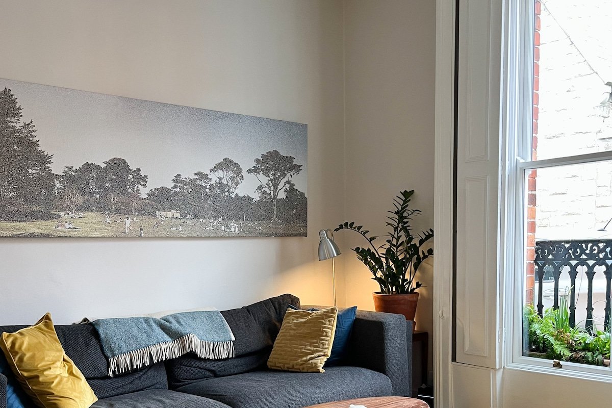 Beautiful light-filled home in the city centre gallery image 5