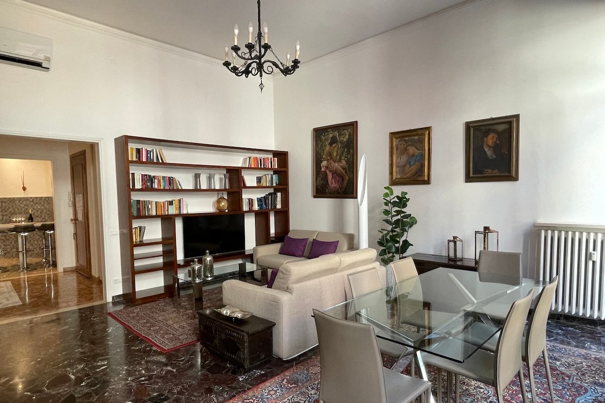 CA’ MOCENICO NOBILE WITH BALCONY gallery image 4