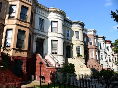 6 BR, 4 Full Bath Duplex With Washer & Dryer