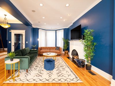 Entire Cubby Blue House – Wrigley ~Free Parking