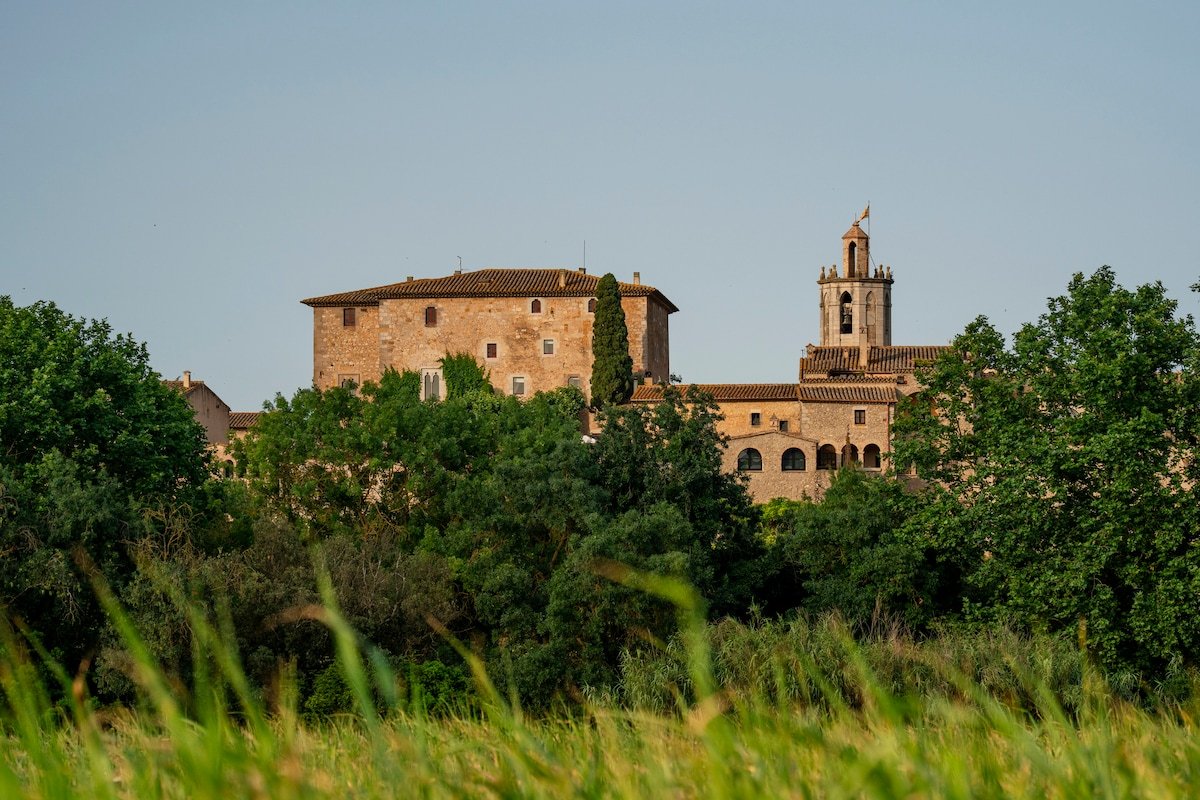 Castillo Medieval de estilo Gótico cerca de Girona gallery image 4