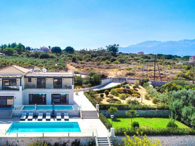 Spacious Villa w/ Eco Pool, Pickleball & Sea Views