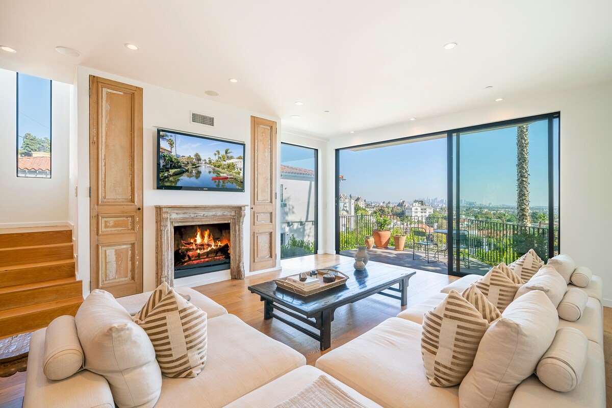 Top 5% Home. Luxe Oasis in Hollywood Hills w/ Pool gallery image 2