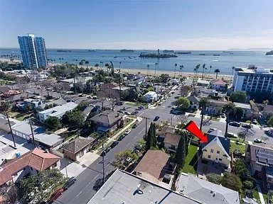 1 block from the beach spacious vacation home gallery image 4