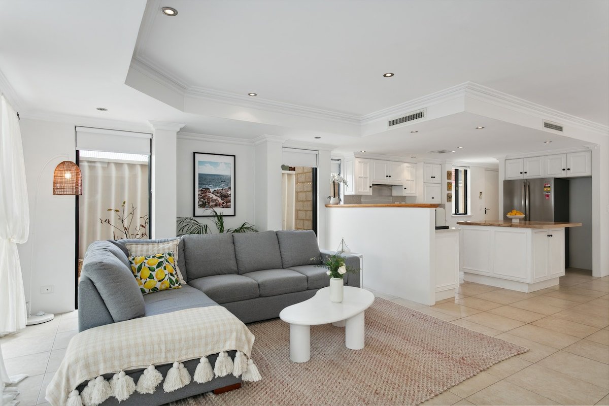 Entire Home Steps to Sorrento Beach gallery image 3