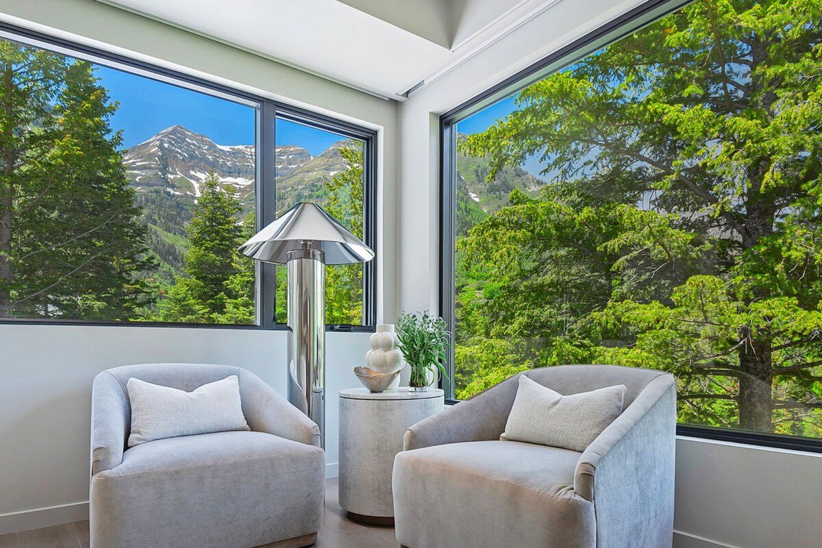Luxury Modern Mountain Home gallery image 3