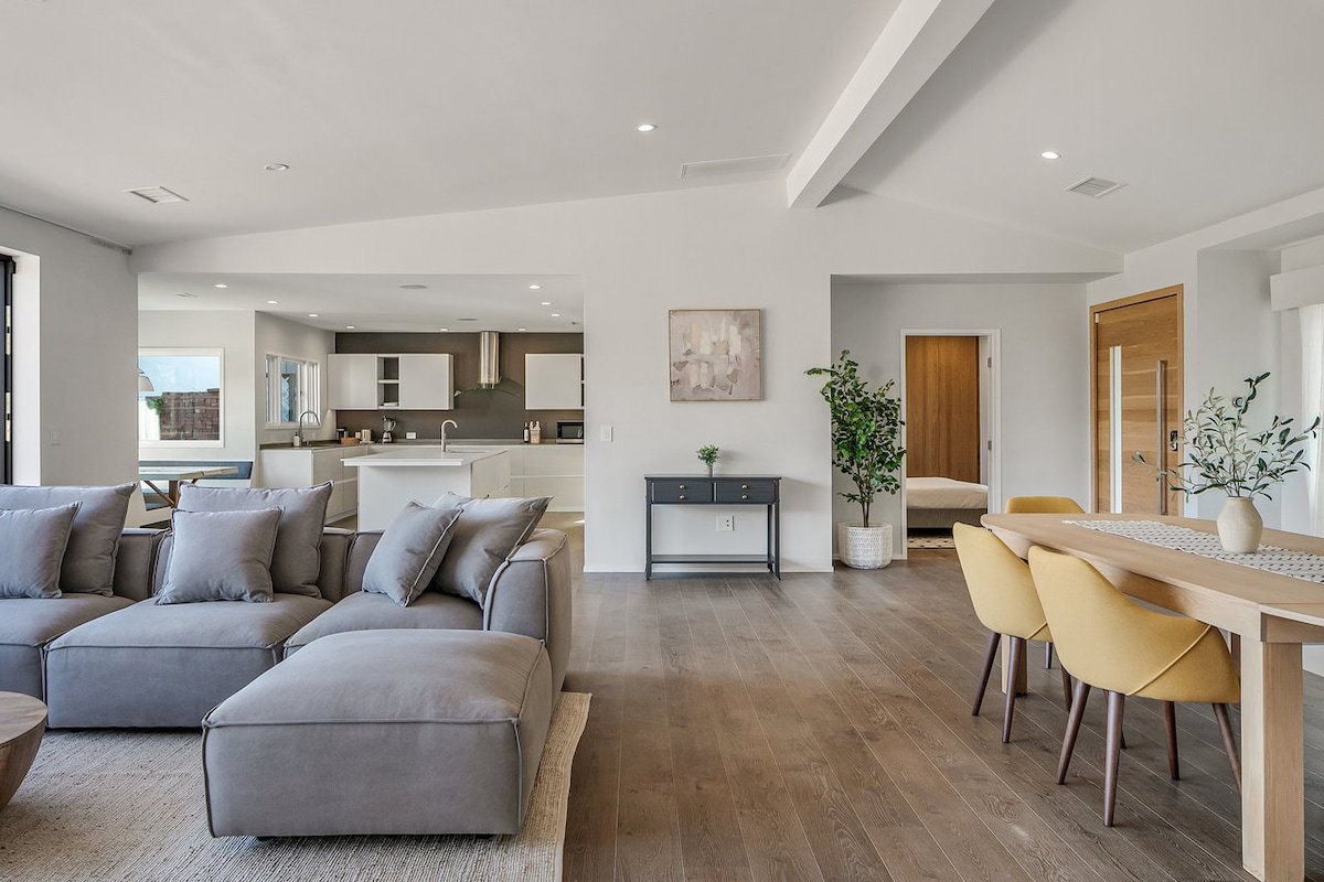 Breathtaking Views Light Filled 3B Hills Home gallery image 5