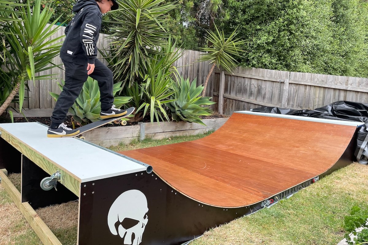 Beachside Weekender with Spa Sleeps 11-13 gallery image 5