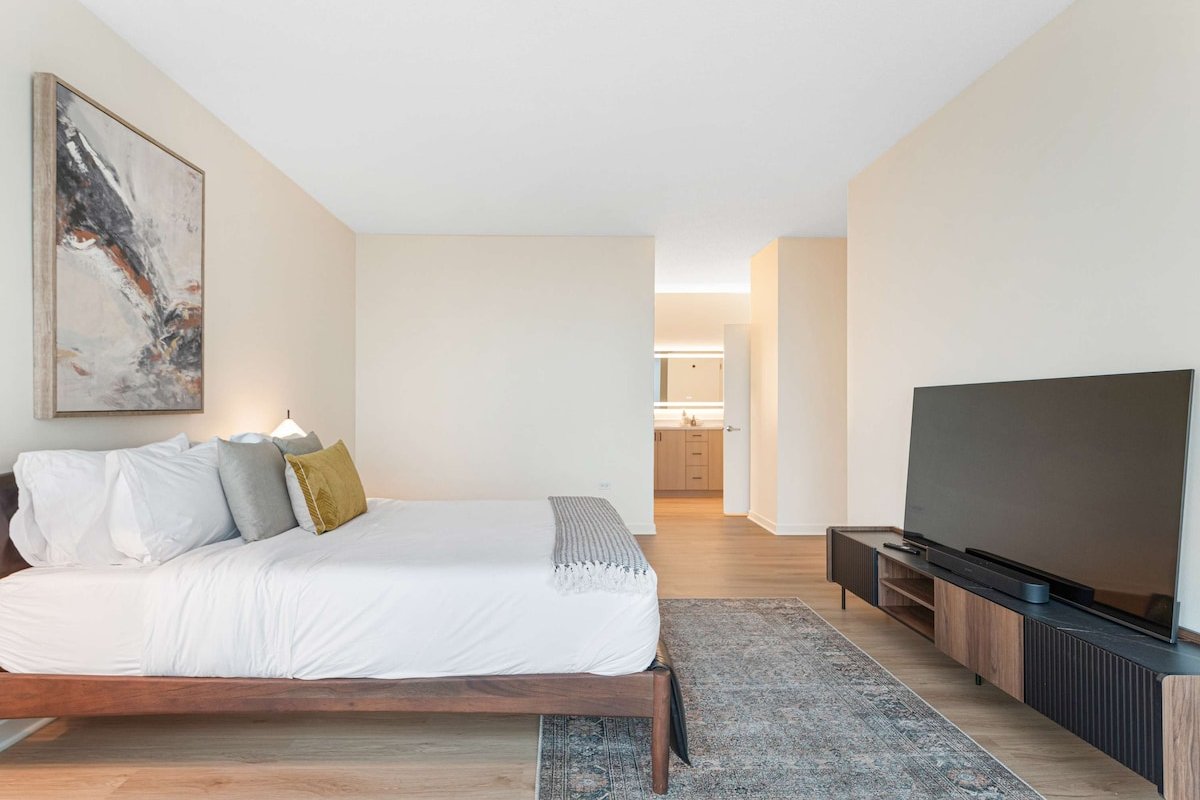 Spacious Apartments for Groups w/ Skyline Views gallery image 3