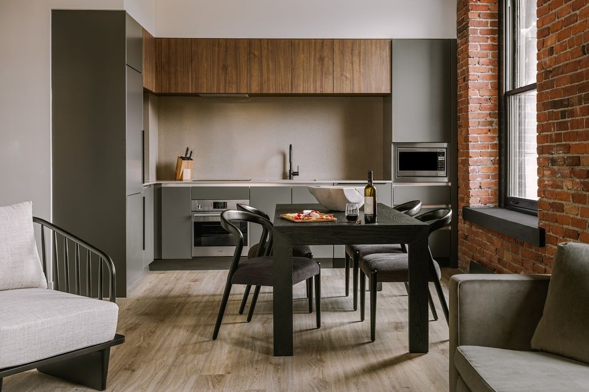 Sonder Apollon | Spacious Two-Bedroom Apartment gallery image 5