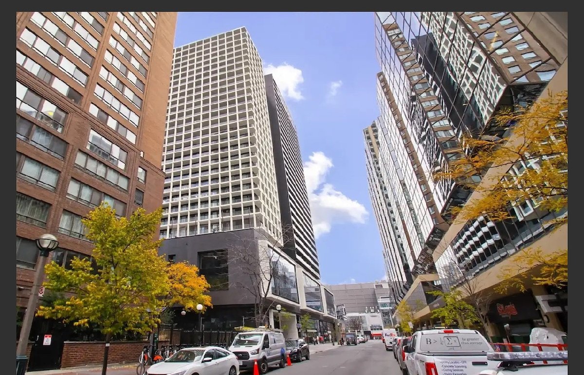 Luxury Penthouse Suite downtown gallery image 3