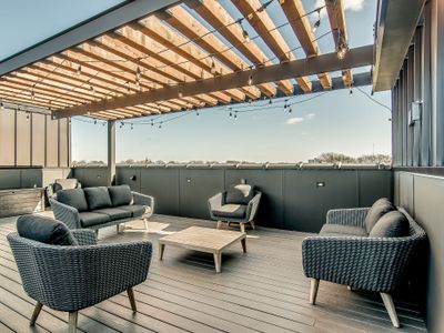 Downtown Nashville Finest 2 Homes – Walk to Bars!