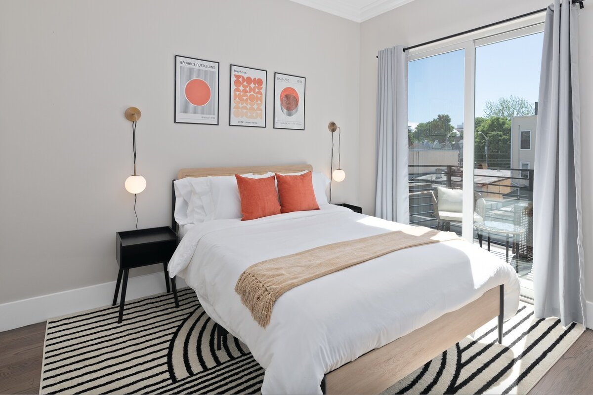 NEW LUX 3BR w/ FREE Parking & Rooftop Mins to NYC! gallery image 4