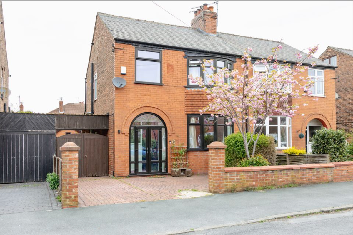 Spacious light victorian house
