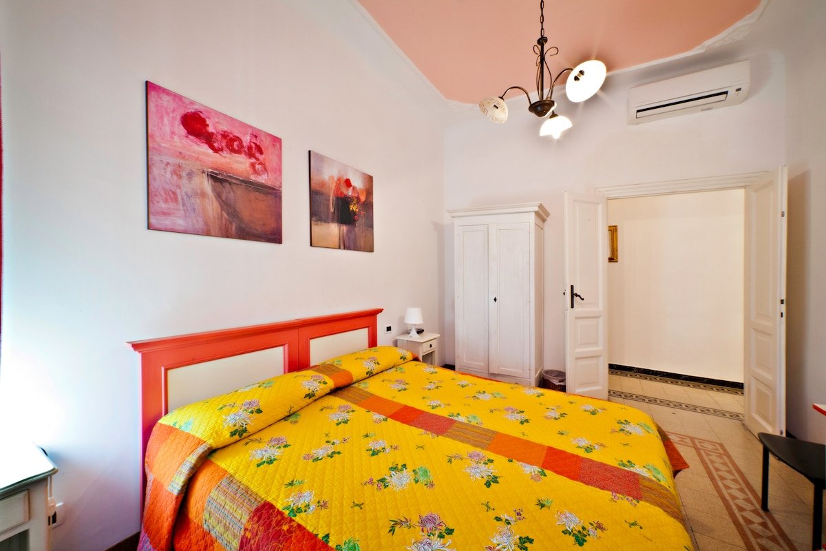 Rome Accommodation Colosseum gallery image 5