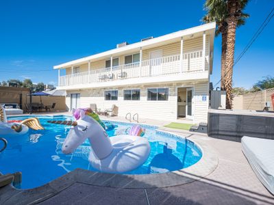 15 Beds, Heated Pool, Near Strip | Vibes dot Vegas