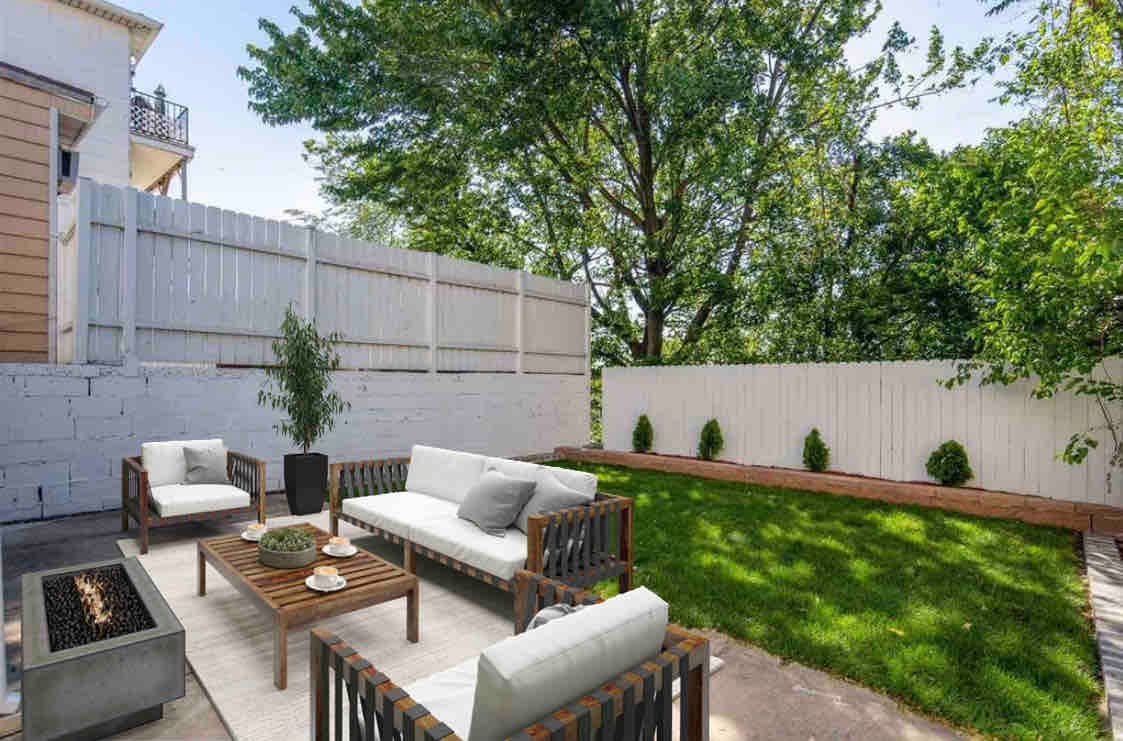 Clean Luxury Home 13Mins To NYC Manhattan/Backyard gallery image 2