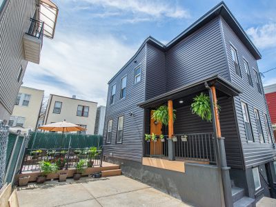 Private 3BR Home • Driveway Parking• 15 min to NYC