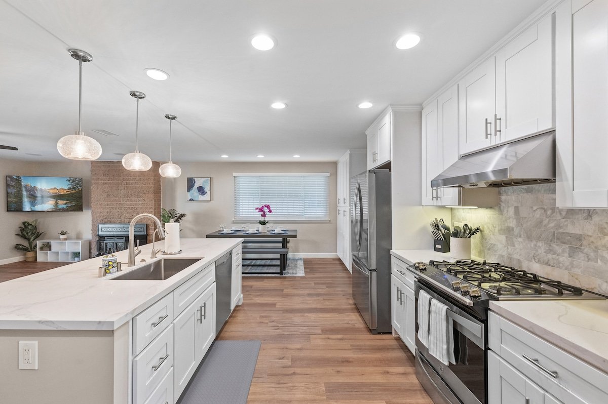 Remodeled Home w/ Pool Table, King Bed, Parking gallery image 3