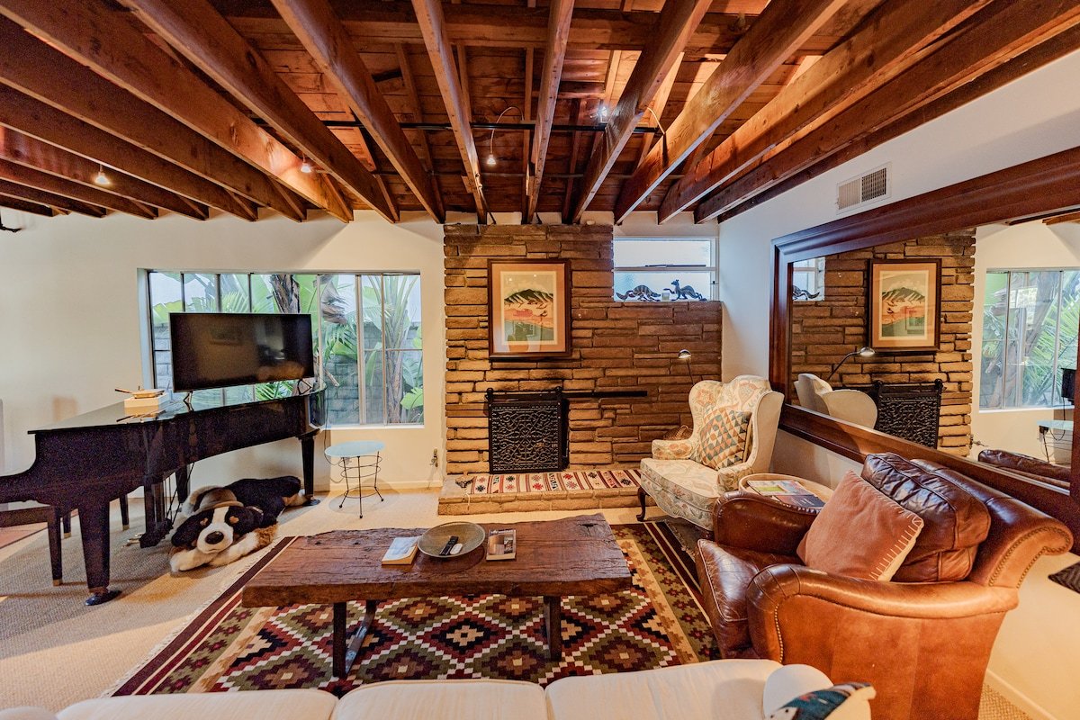 Venice Beach House walk to Abbott Kinney & Beach gallery image 2