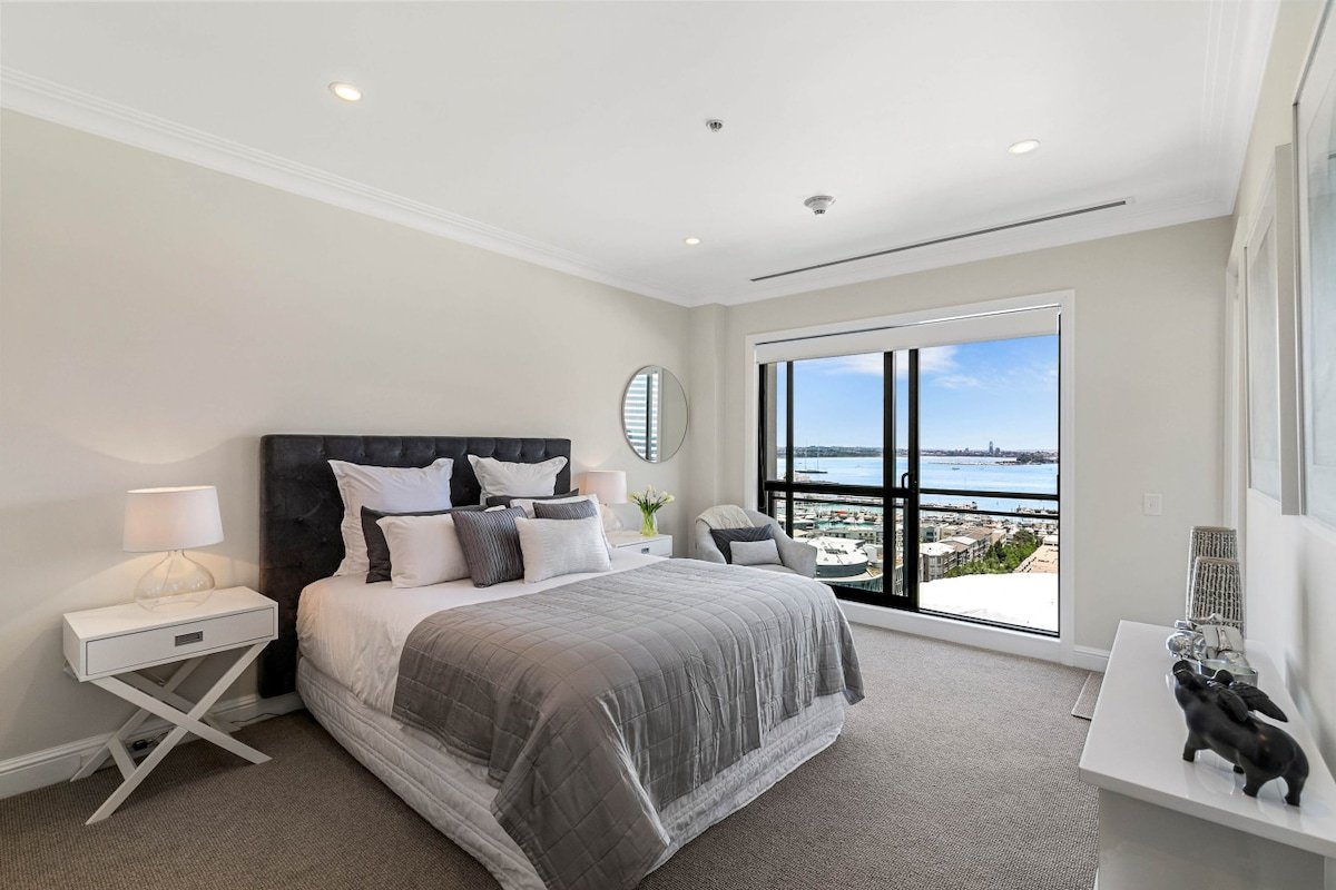 Heritage Penthouse with Rooftop Pool & Balcony gallery image 2