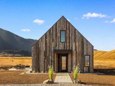 Indulge in the Ultimate Western Retreat: Ideal loc