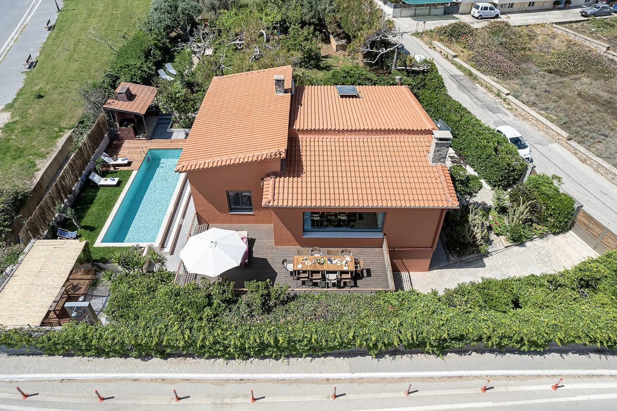 “Beachfront villa with pool by the sea ” 5 pers. gallery image 5