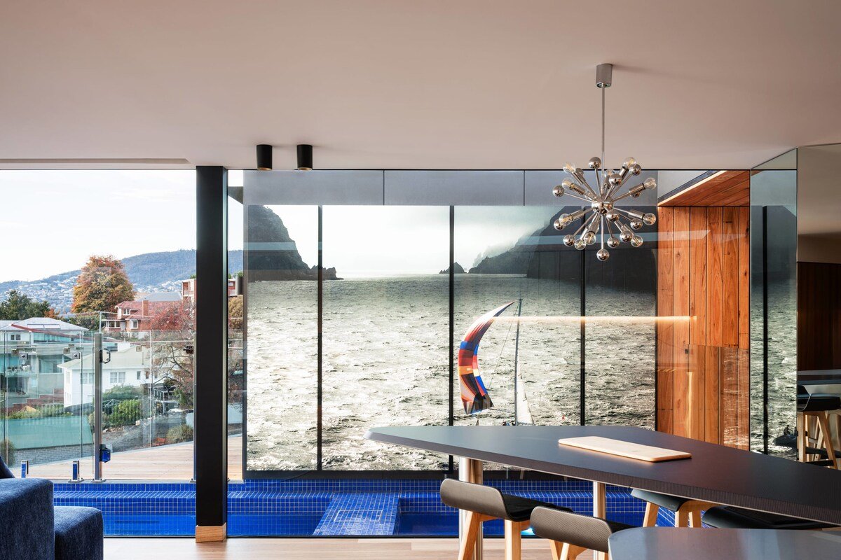 ‘Hobart’ – Penthouse with private heated pool gallery image 4