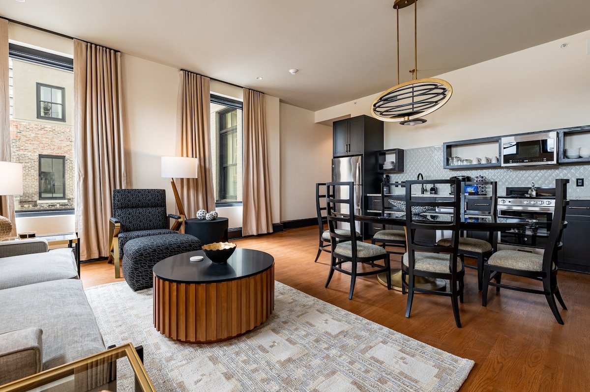 4BR Perfect Unit in French Quarter | Mayfair Hotel gallery image 2