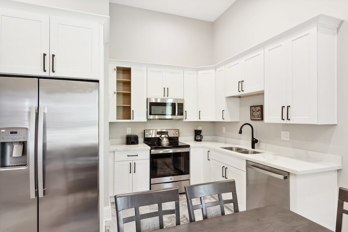 Luxury Mini Mansion: Near French Quarter gallery image 5