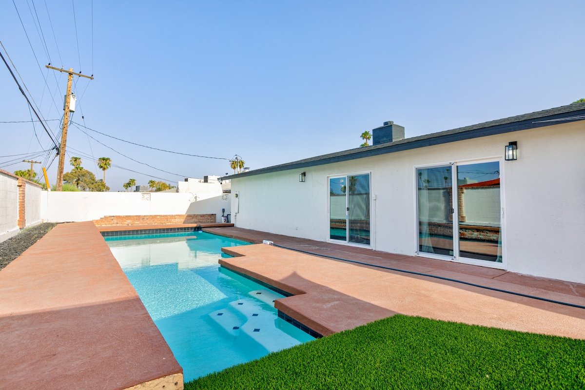 Las Vegas Ideal Location · Serene Pool Retreat gallery image 5