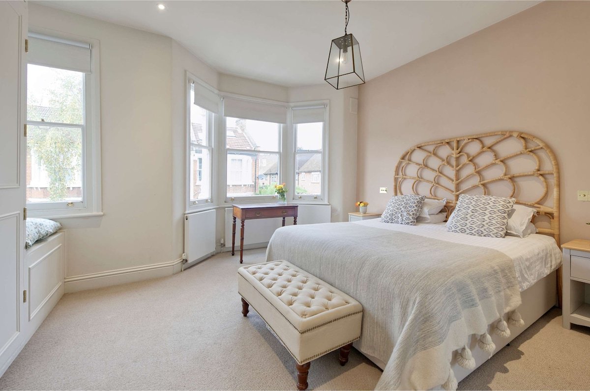 Central London 4BR Queen’s Park Family Home with G gallery image 3