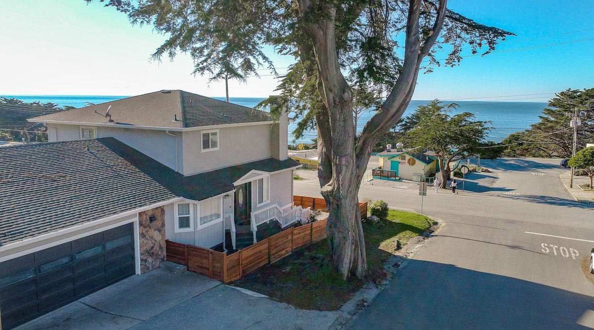 Ocean view house, beaches, trails, family friendly gallery image 2