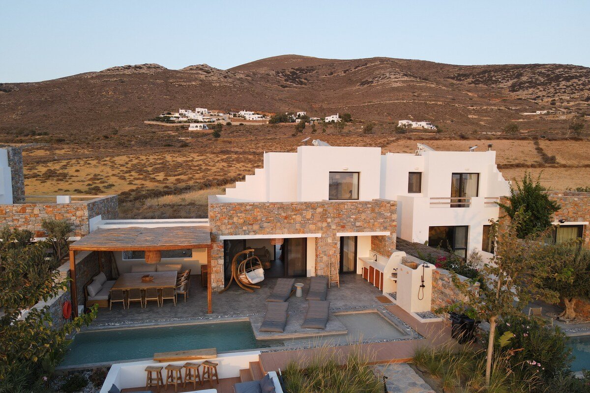 Villa Liv, Stunning views, Pool gallery image 4