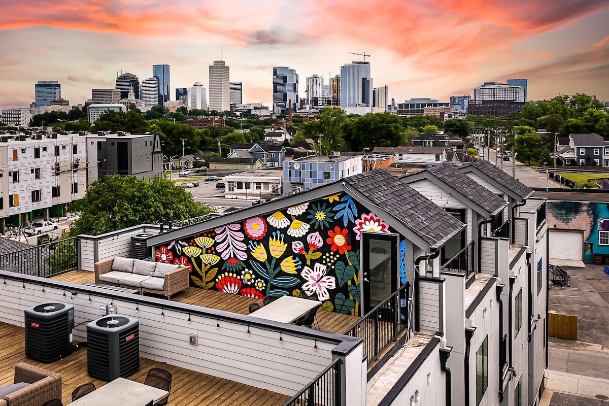 Luxury Group Getaway Near Broadway | Rooftop View gallery image 2