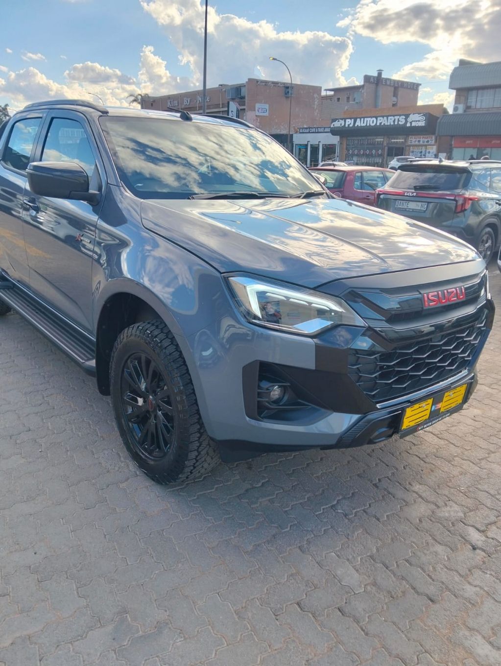 ISUZU D-MAX 3.0 Ddi X-RIDER 4X4 A T D C P U for Sale in South Africa