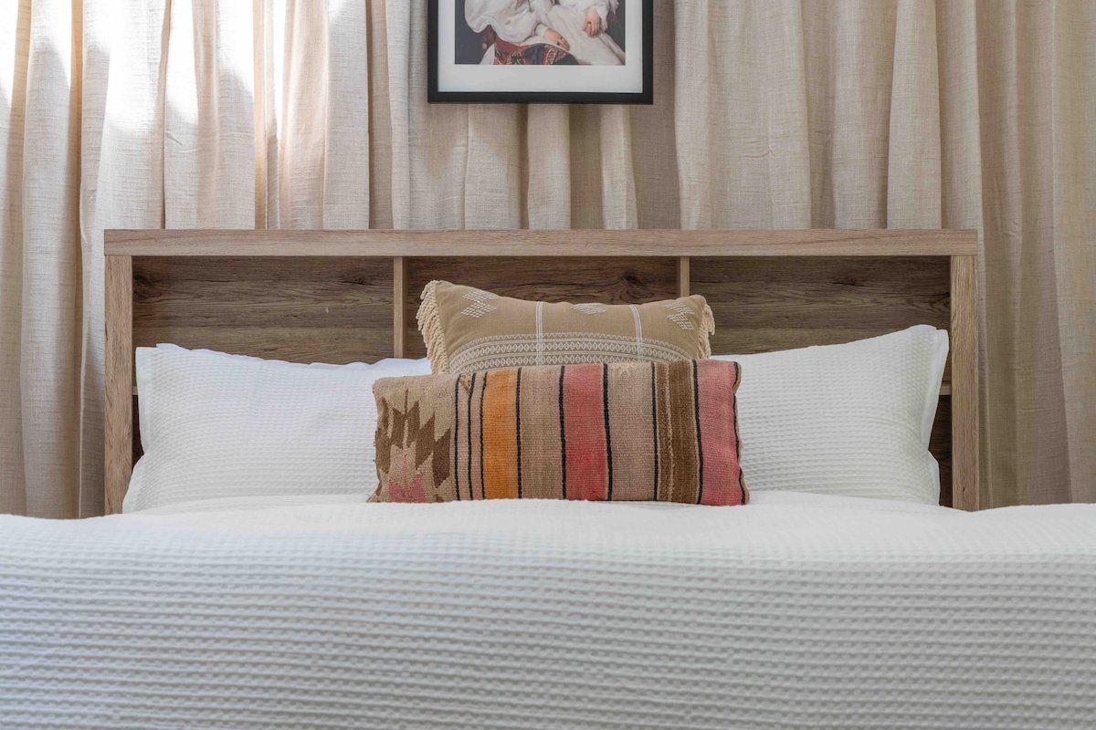 SoCo Oasis | Pool + Hot Tub | Heart of ATX gallery image 2