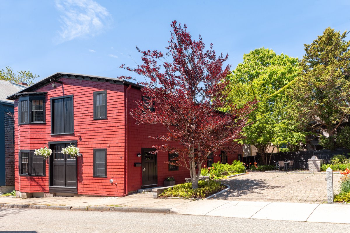 Historic, Updated Stable in Heart of Newport!