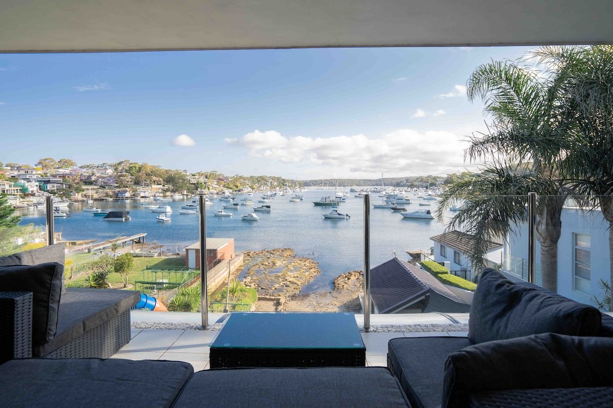 LUXURIOUS BEACH FRONT APARTMENT- CRONULLA gallery image 3