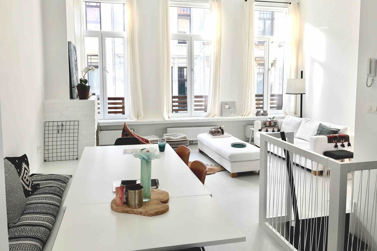 Bright and sunny stylish House! gallery image 3