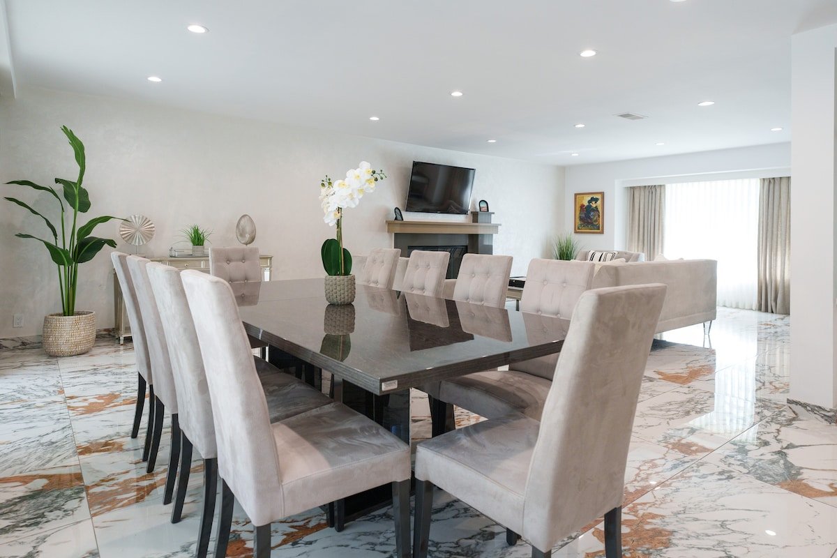 Serene Retreat: Pool, Luxury Living and Al Fresco gallery image 4