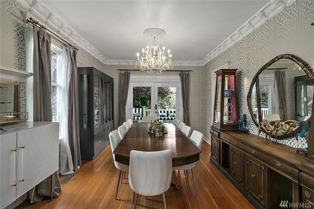 Luxury Victorian | Perfect for Families & Pets! gallery image 4