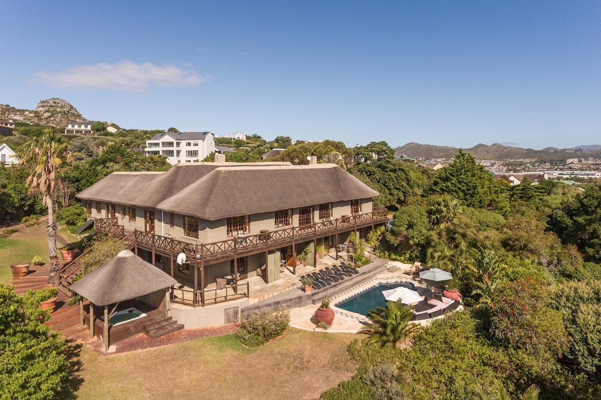 Relax in the heart of Noordhoek gallery image 2