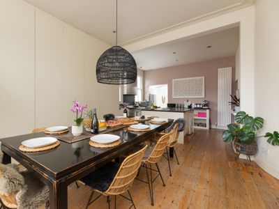 Spacious 4 dbl bedroom London home – sleeps 8