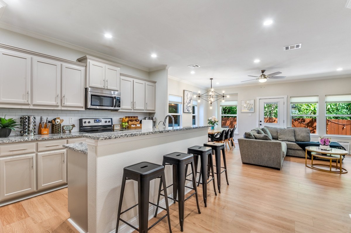 The Retreat:hot tub,pool,near DT and Uptown Dallas gallery image 5