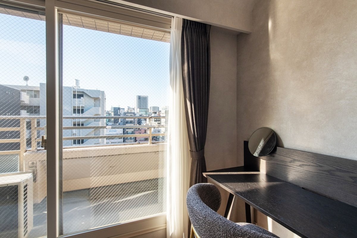 Downtown.Unforgettable journey#1001 gallery image 5