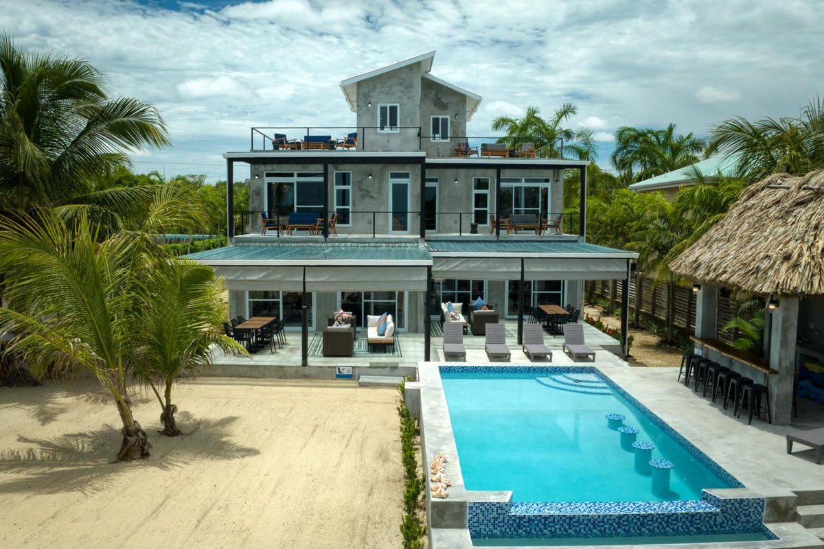 Conmigo Villas – 6 Bedroom Beachfront w/ Pool