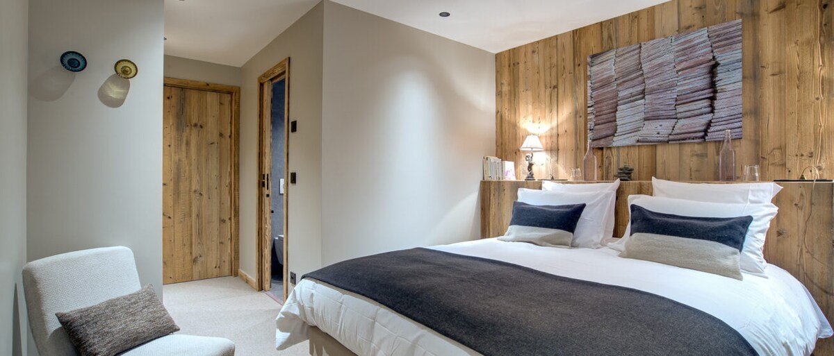 Chalet Bergeronette, sauna & outdoor hot tub gallery image 2