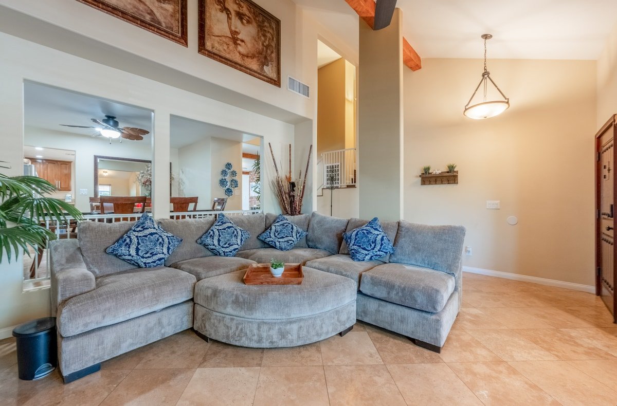 Villa Beach house 16+Pool & Spa. 9min from strip! gallery image 2