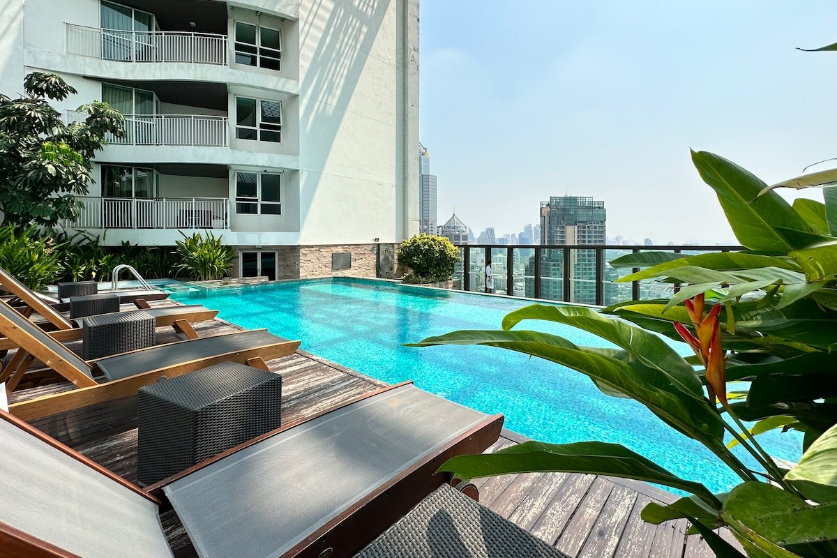 WoW! Double Corner 3 Bed, near Skytrain, Pool, Gym gallery image 2